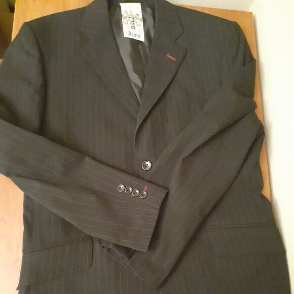 Artine Crystal Scorpion Back Blazer - Picture 12 of 12